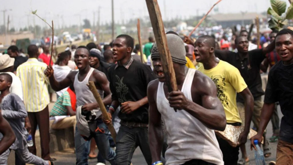 Hoodlums Attack PDP Factional Secretariat in Makurdi